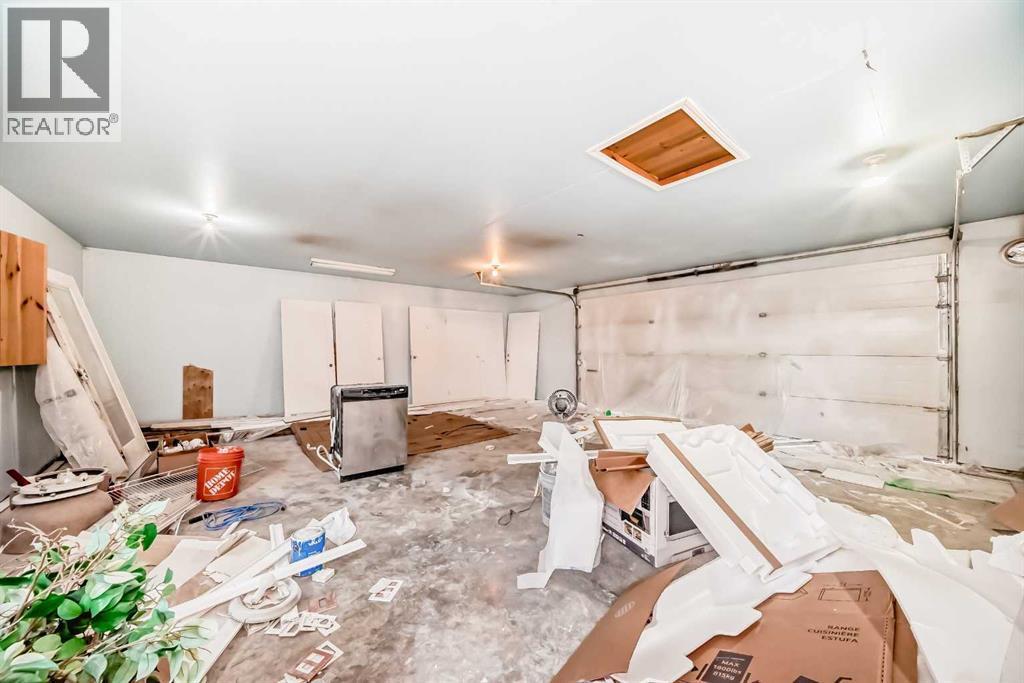 6128 Madigan Drive Ne, Calgary, AB - Indoor