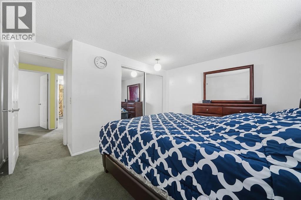 6411 26 Avenue Ne, Calgary, AB - Indoor Photo Showing Bedroom