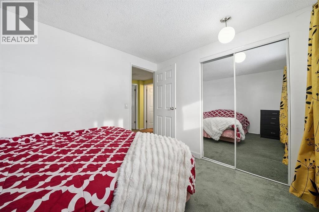 6411 26 Avenue Ne, Calgary, AB - Indoor Photo Showing Bedroom
