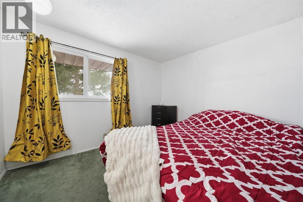 6411 26 Avenue Ne, Calgary, AB - Indoor Photo Showing Bedroom