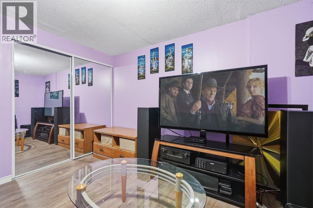 6411 26 Avenue Ne, Calgary, AB - Indoor