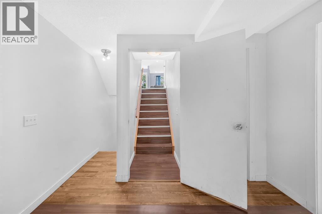 6537 68 Street Ne, Calgary, AB - Indoor Photo Showing Other Room