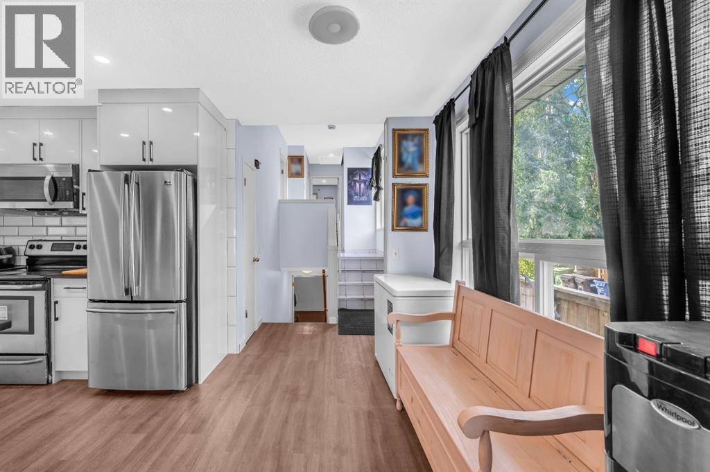 6537 68 Street Ne, Calgary, AB - Indoor Photo Showing Kitchen