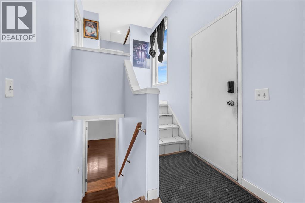 6537 68 Street Ne, Calgary, AB - Indoor Photo Showing Other Room