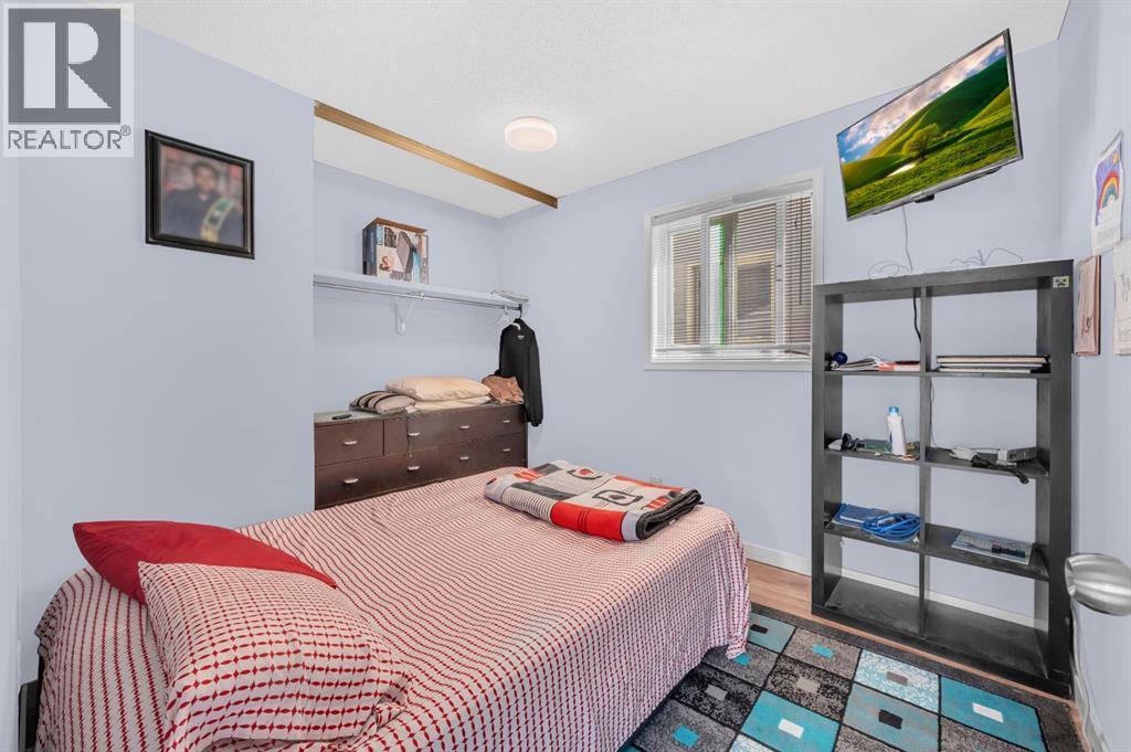 6537 68 Street Ne, Calgary, AB - Indoor Photo Showing Bedroom