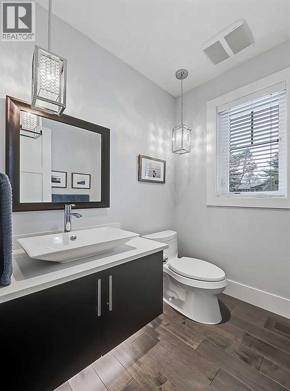 14 Rosetree Road Nw, Calgary, AB - Indoor Photo Showing Bathroom