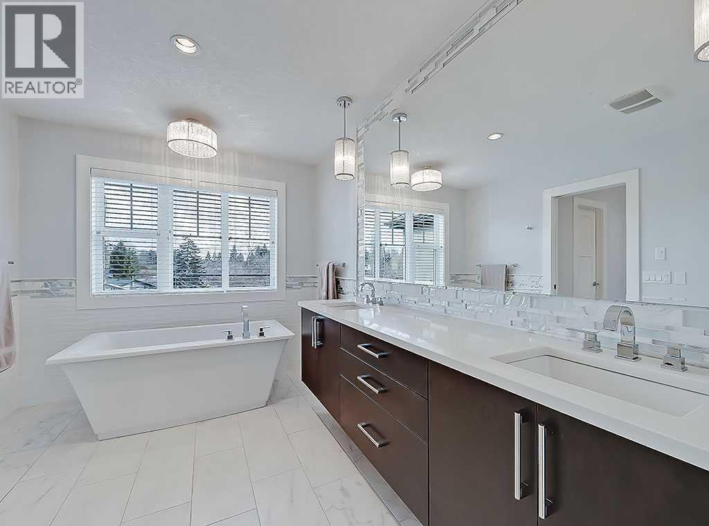 14 Rosetree Road Nw, Calgary, AB - Indoor Photo Showing Bathroom