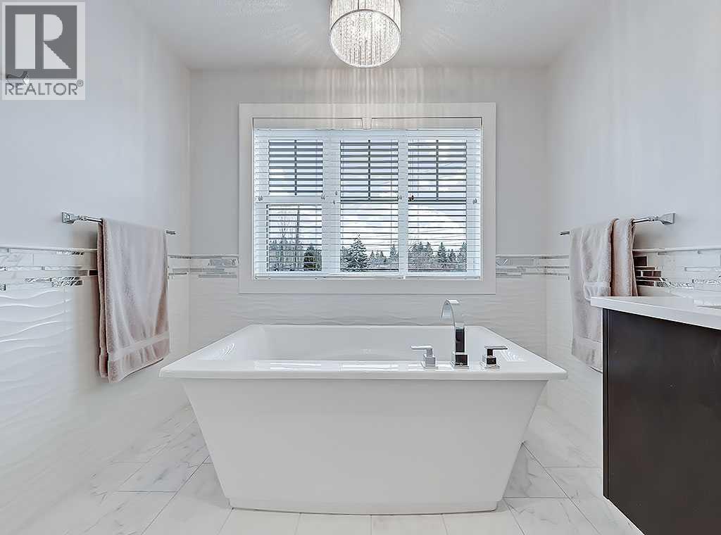 14 Rosetree Road Nw, Calgary, AB - Indoor Photo Showing Bathroom