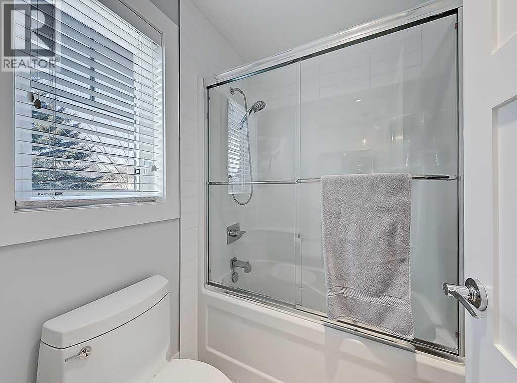 14 Rosetree Road Nw, Calgary, AB - Indoor Photo Showing Bathroom
