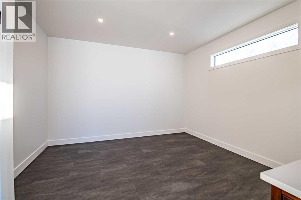 Her closet - 158 Jarvis Bay Drive, Jarvis Bay, AB - Indoor Photo Showing Other Room