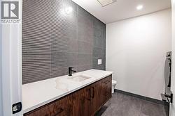 4 Pc bathroom/ laundry Basement -