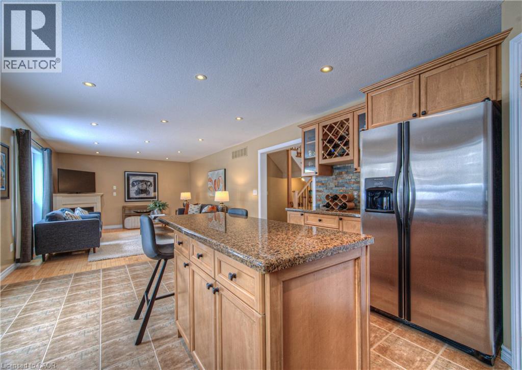152 Lena Crescent, Cambridge, ON - Indoor Photo Showing Kitchen