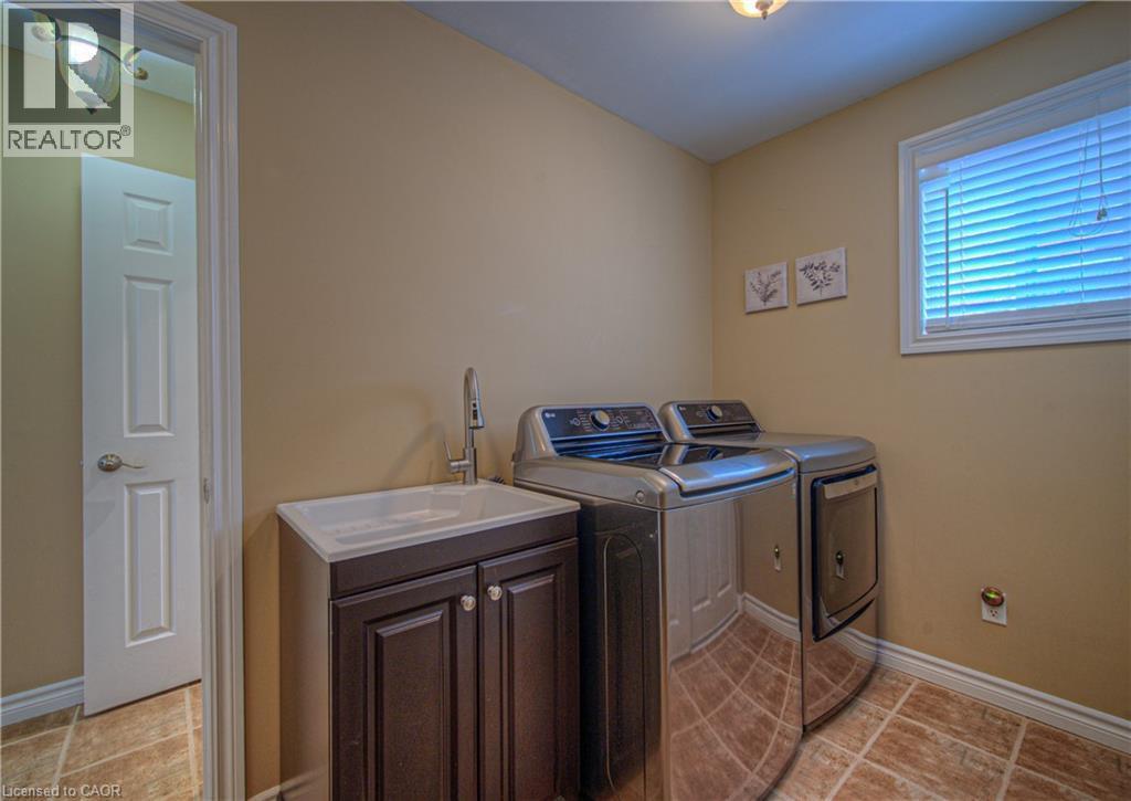 152 Lena Crescent, Cambridge, ON - Indoor Photo Showing Laundry Room