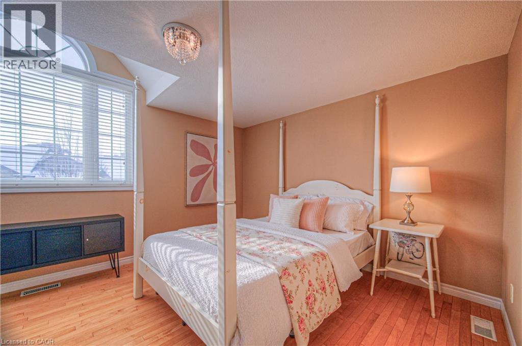 152 Lena Crescent, Cambridge, ON - Indoor Photo Showing Bedroom