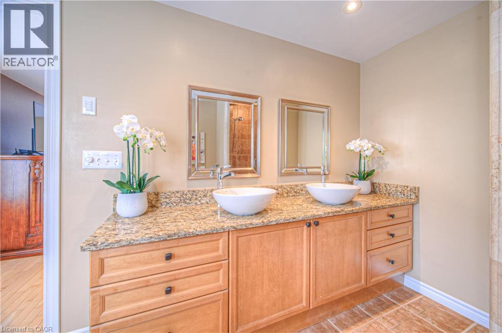 152 Lena Crescent, Cambridge, ON - Indoor Photo Showing Bathroom