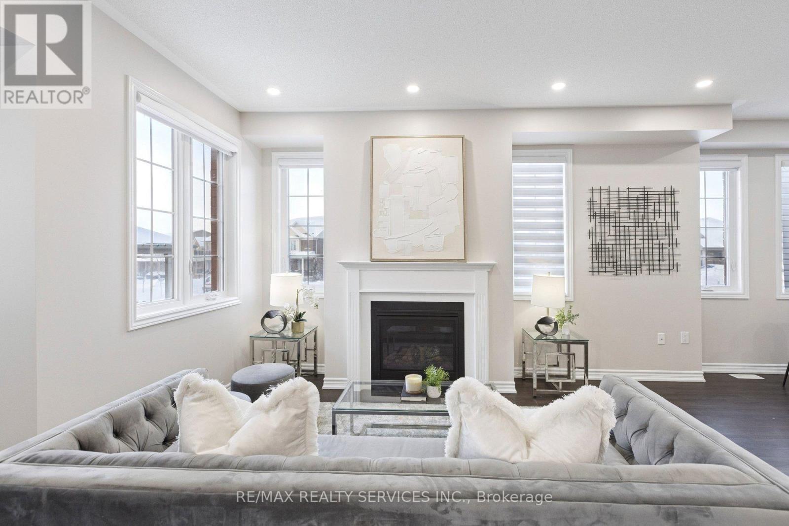 47 Dass Drive E, Centre Wellington, ON - Indoor Photo Showing Living Room With Fireplace