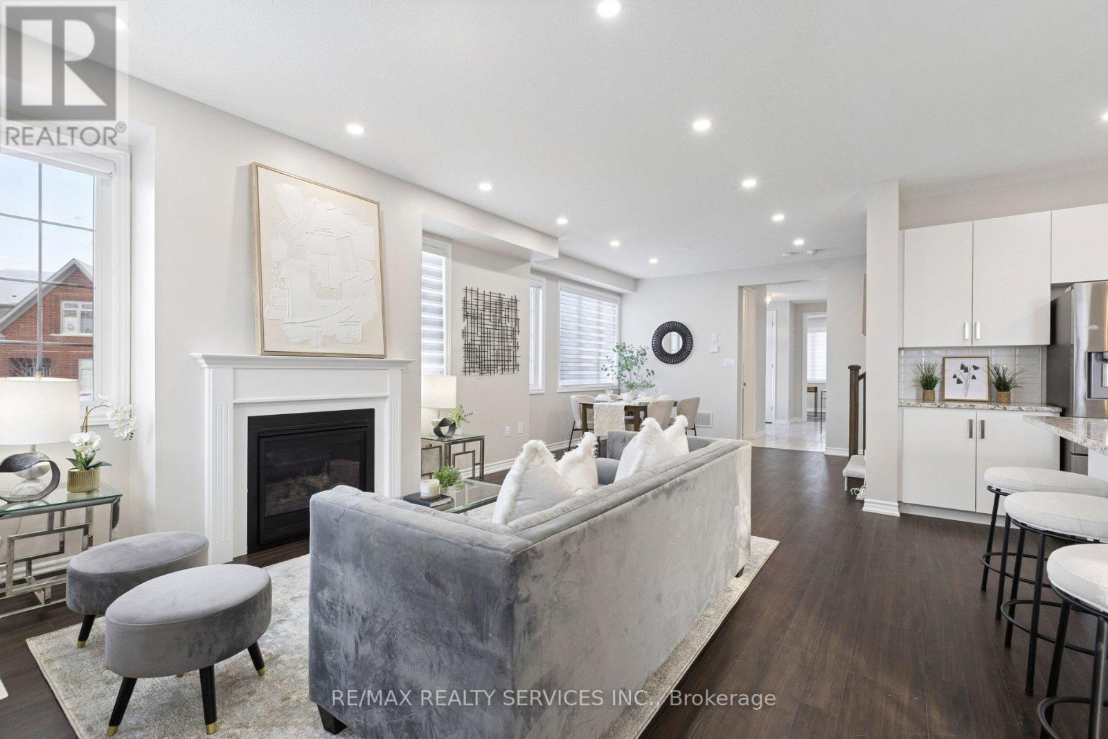 47 Dass Drive E, Centre Wellington, ON - Indoor Photo Showing Living Room With Fireplace