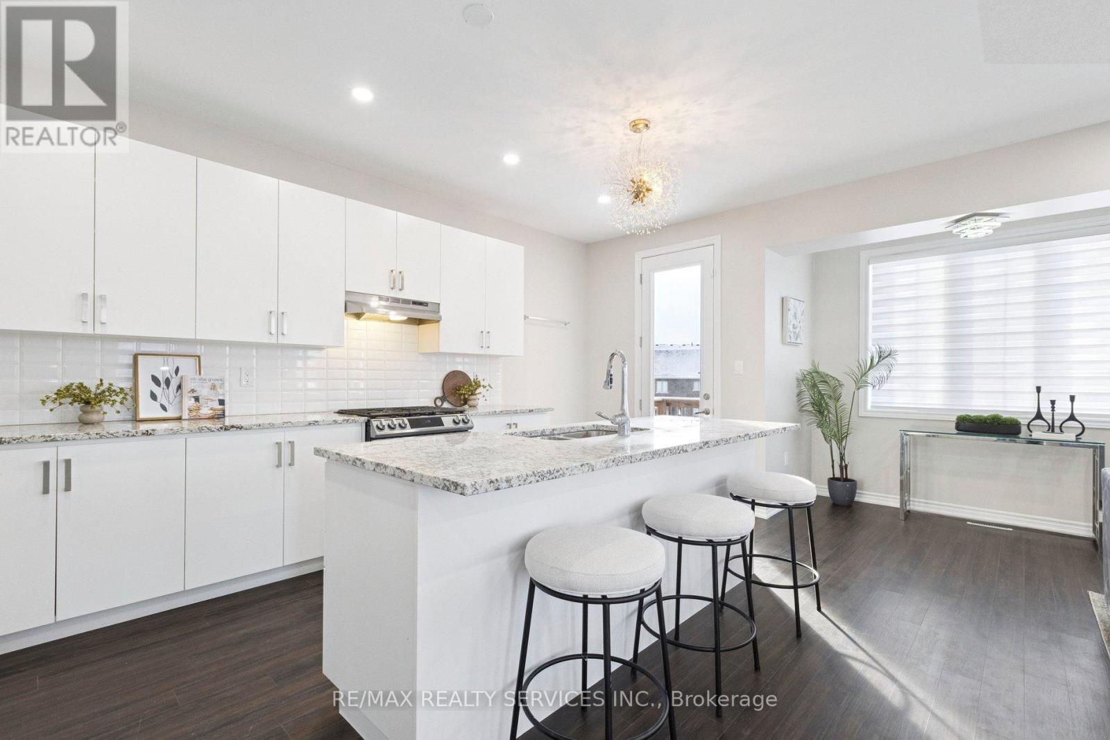 47 Dass Drive E, Centre Wellington, ON - Indoor Photo Showing Kitchen With Upgraded Kitchen