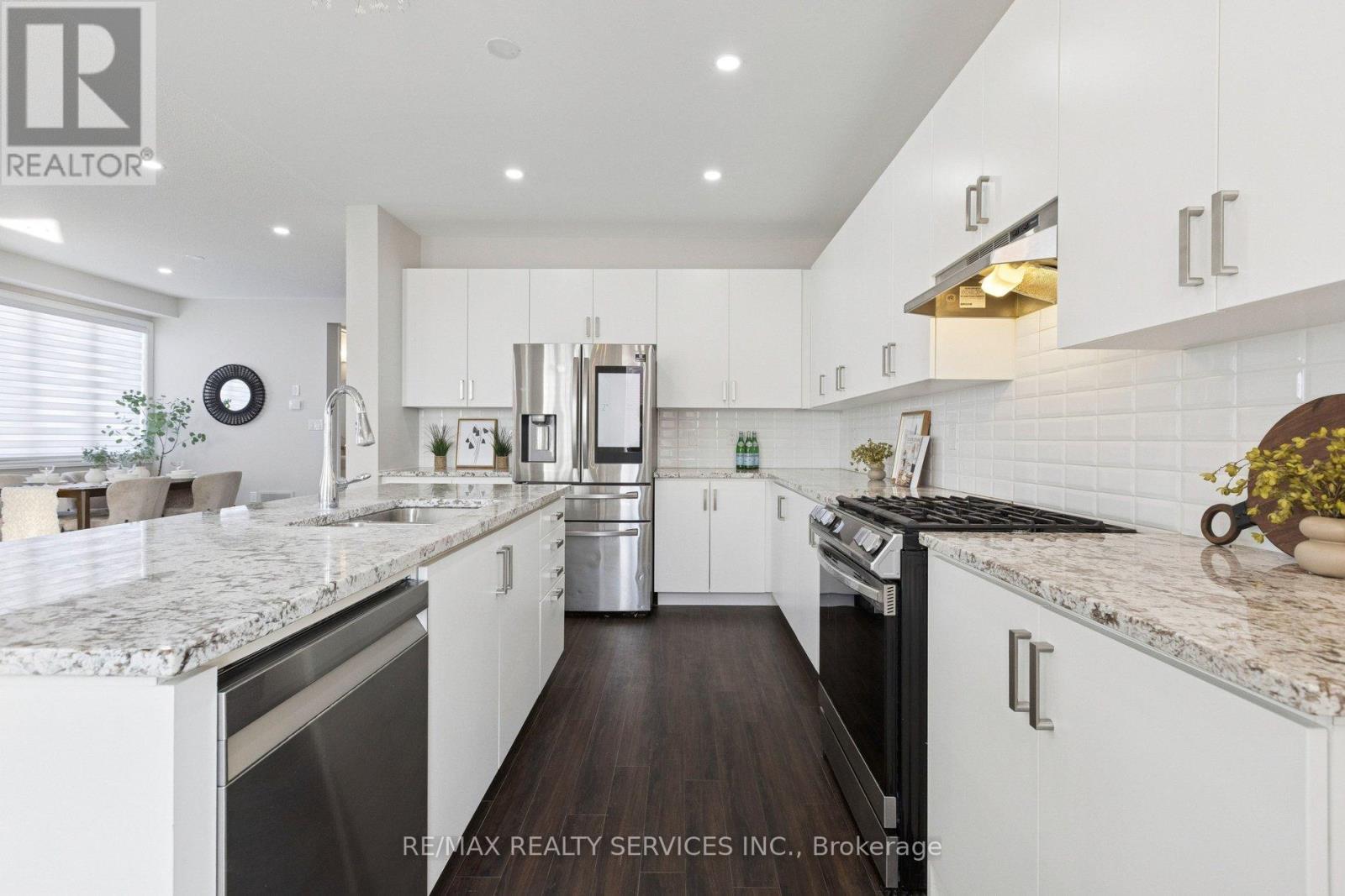 47 Dass Drive E, Centre Wellington, ON - Indoor Photo Showing Kitchen With Stainless Steel Kitchen With Upgraded Kitchen