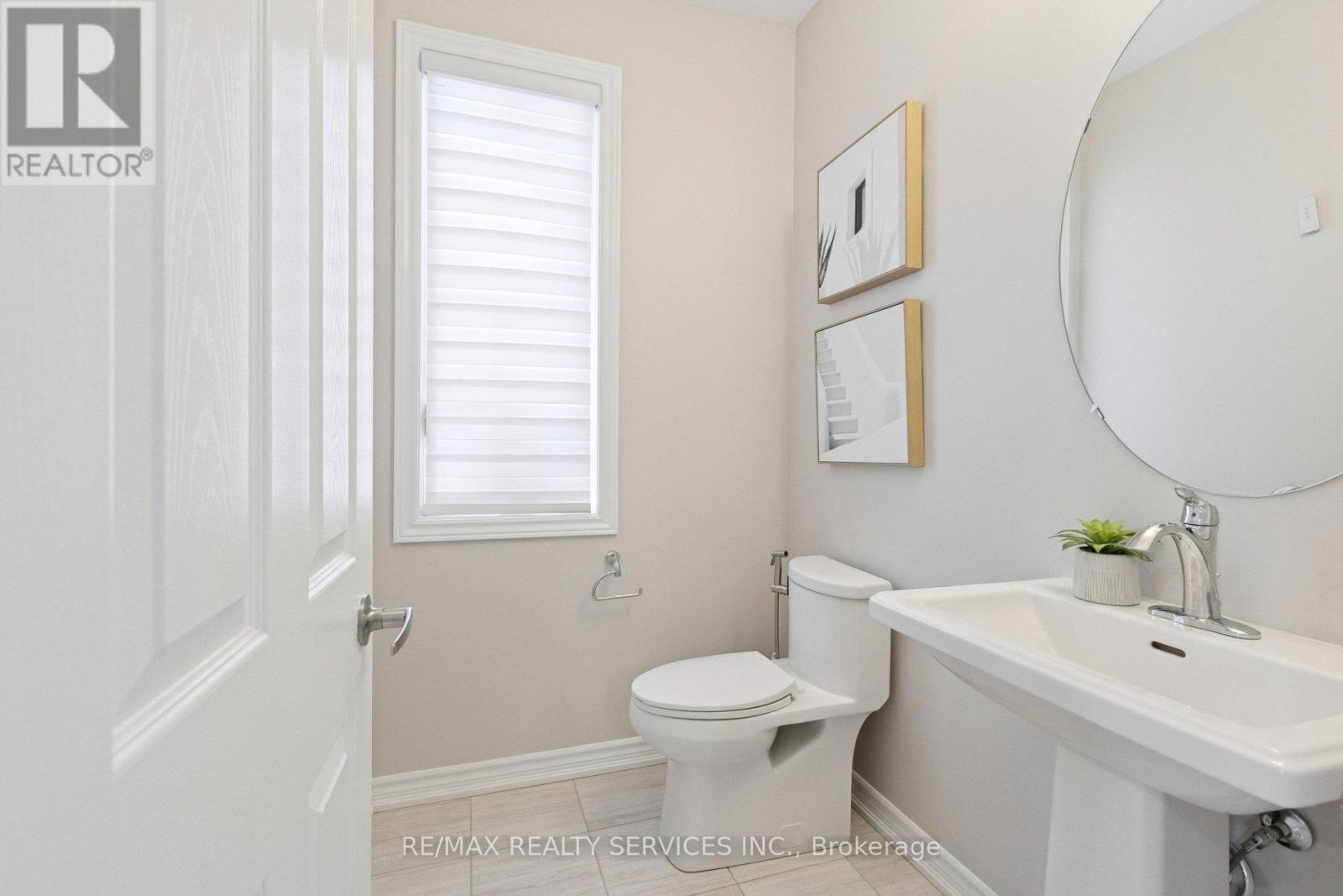 47 Dass Drive E, Centre Wellington, ON - Indoor Photo Showing Bathroom