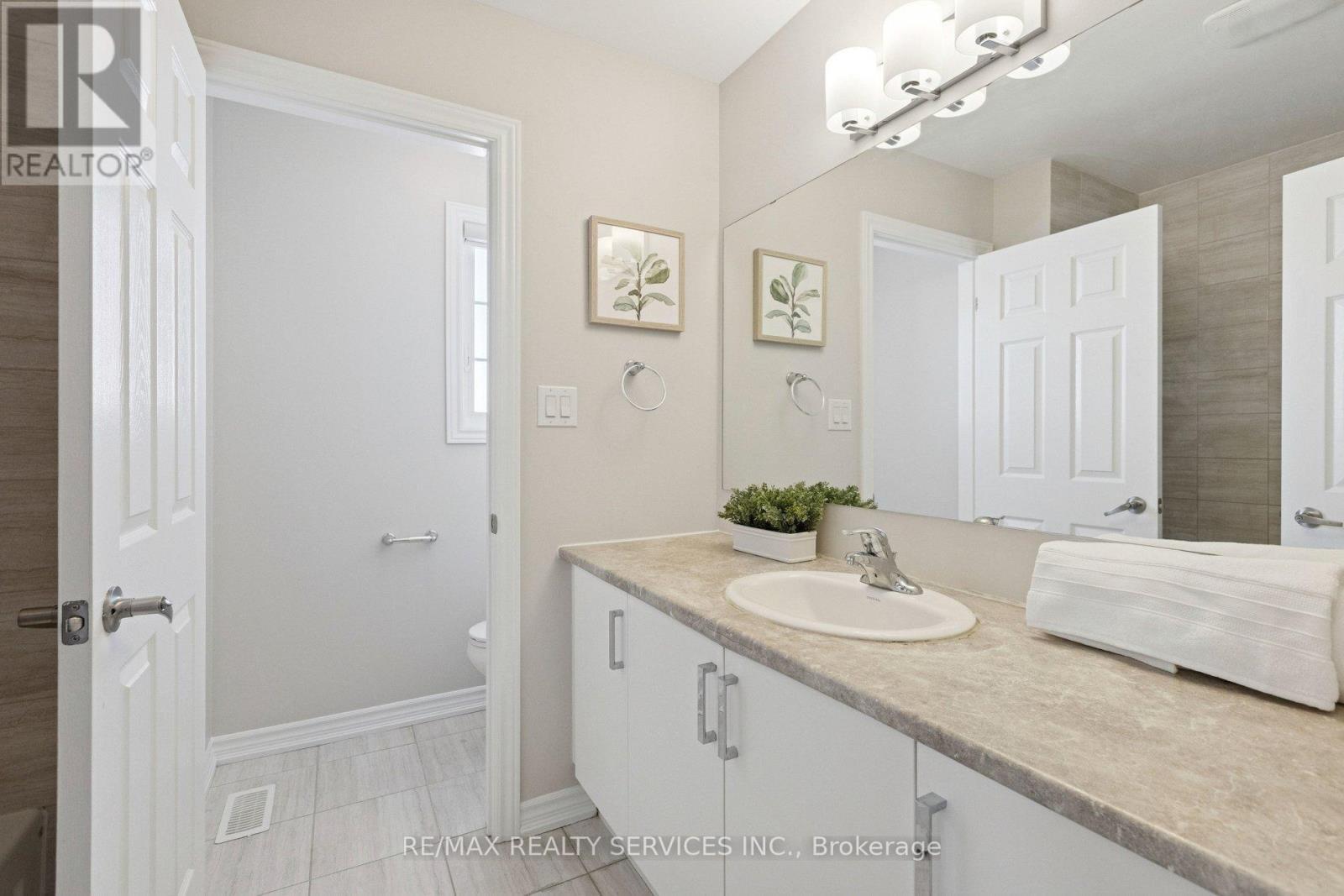 47 Dass Drive E, Centre Wellington, ON - Indoor Photo Showing Bathroom
