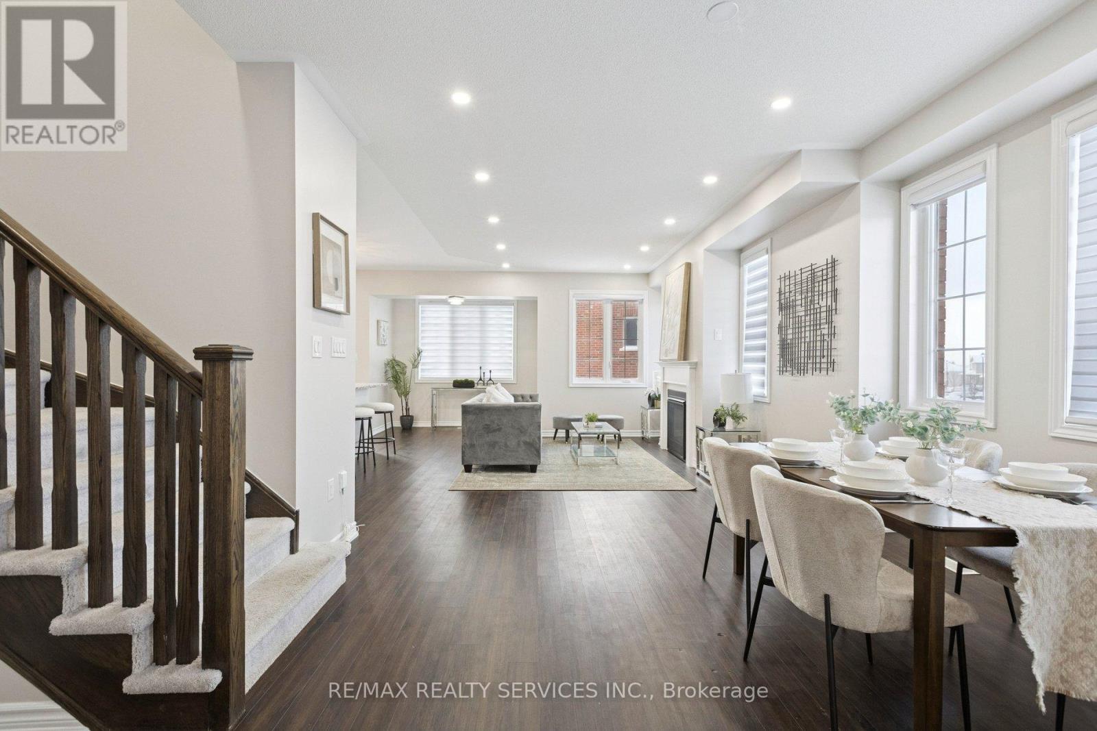 47 Dass Drive E, Centre Wellington, ON - Indoor Photo Showing Dining Room