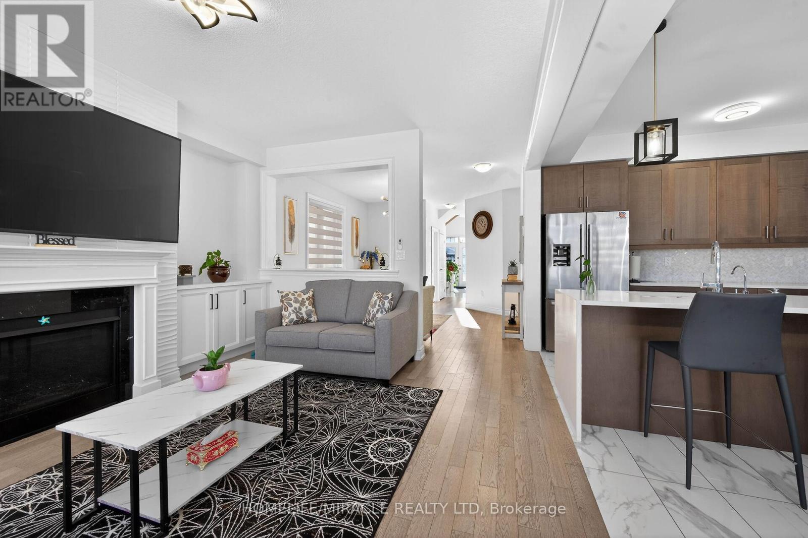12 Rainbow Drive, Haldimand, ON - Indoor Photo Showing Living Room With Fireplace