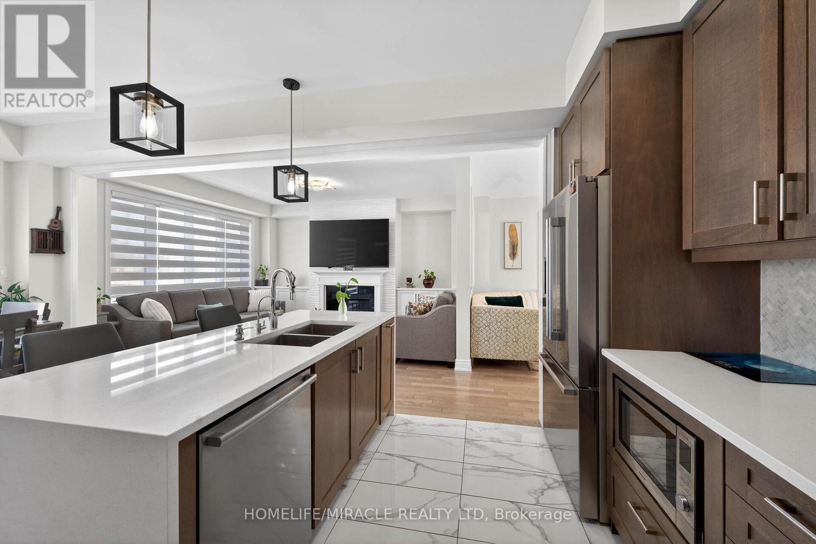 12 Rainbow Drive, Haldimand, ON - Indoor Photo Showing Kitchen With Double Sink With Upgraded Kitchen