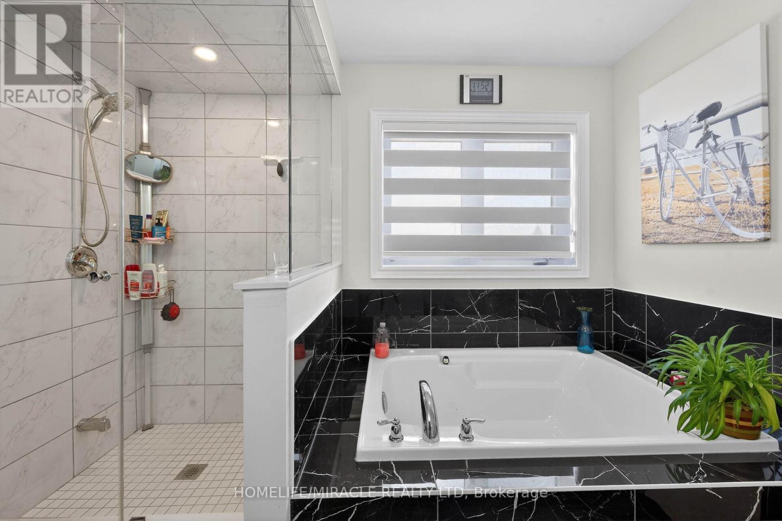 12 Rainbow Drive, Haldimand, ON - Indoor Photo Showing Bathroom