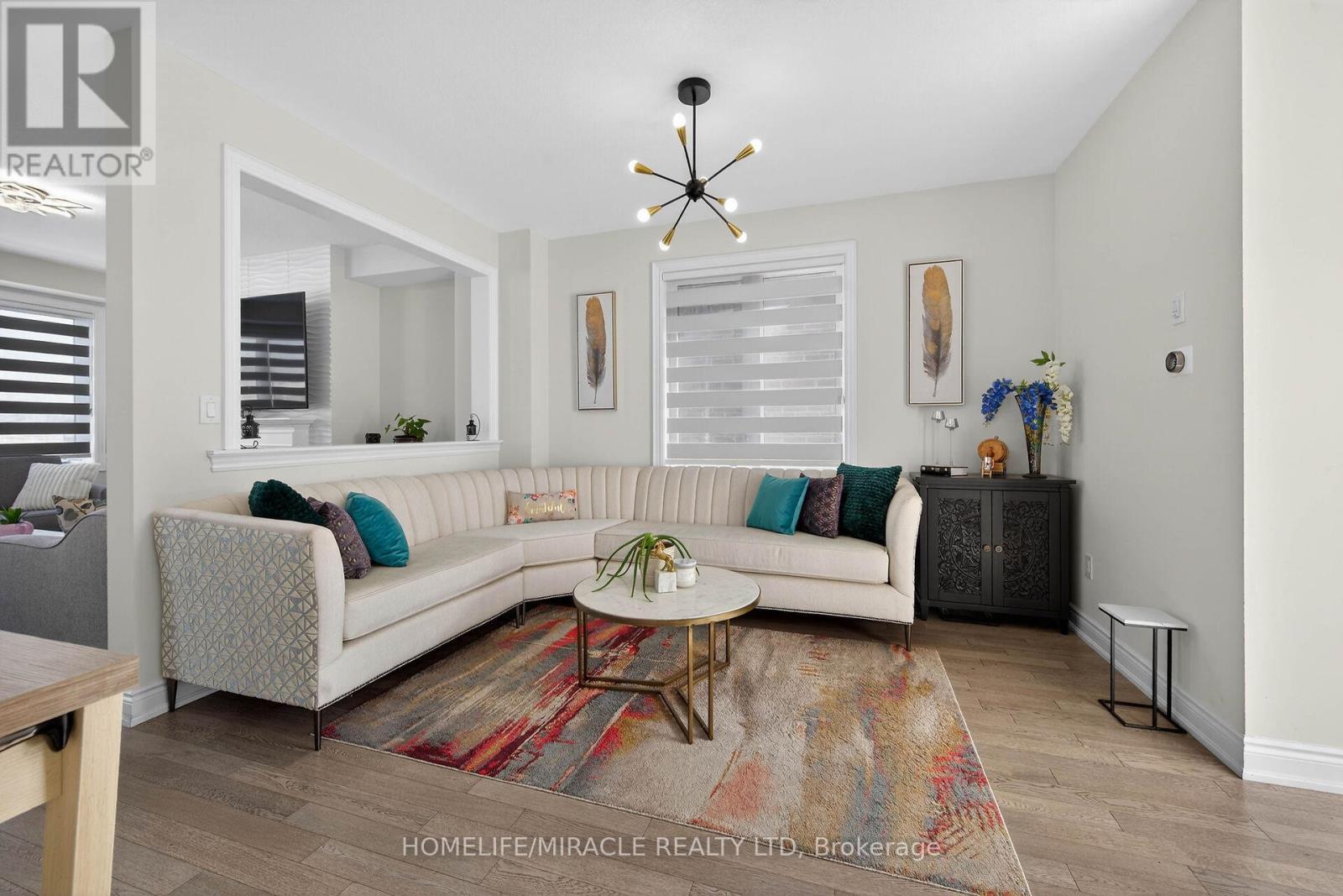 12 Rainbow Drive, Haldimand, ON - Indoor Photo Showing Living Room