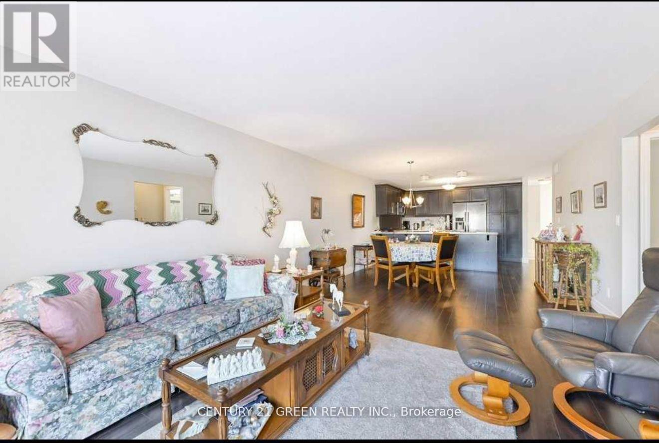 100 Spruce Gardens Court, Belleville, ON - Indoor Photo Showing Living Room