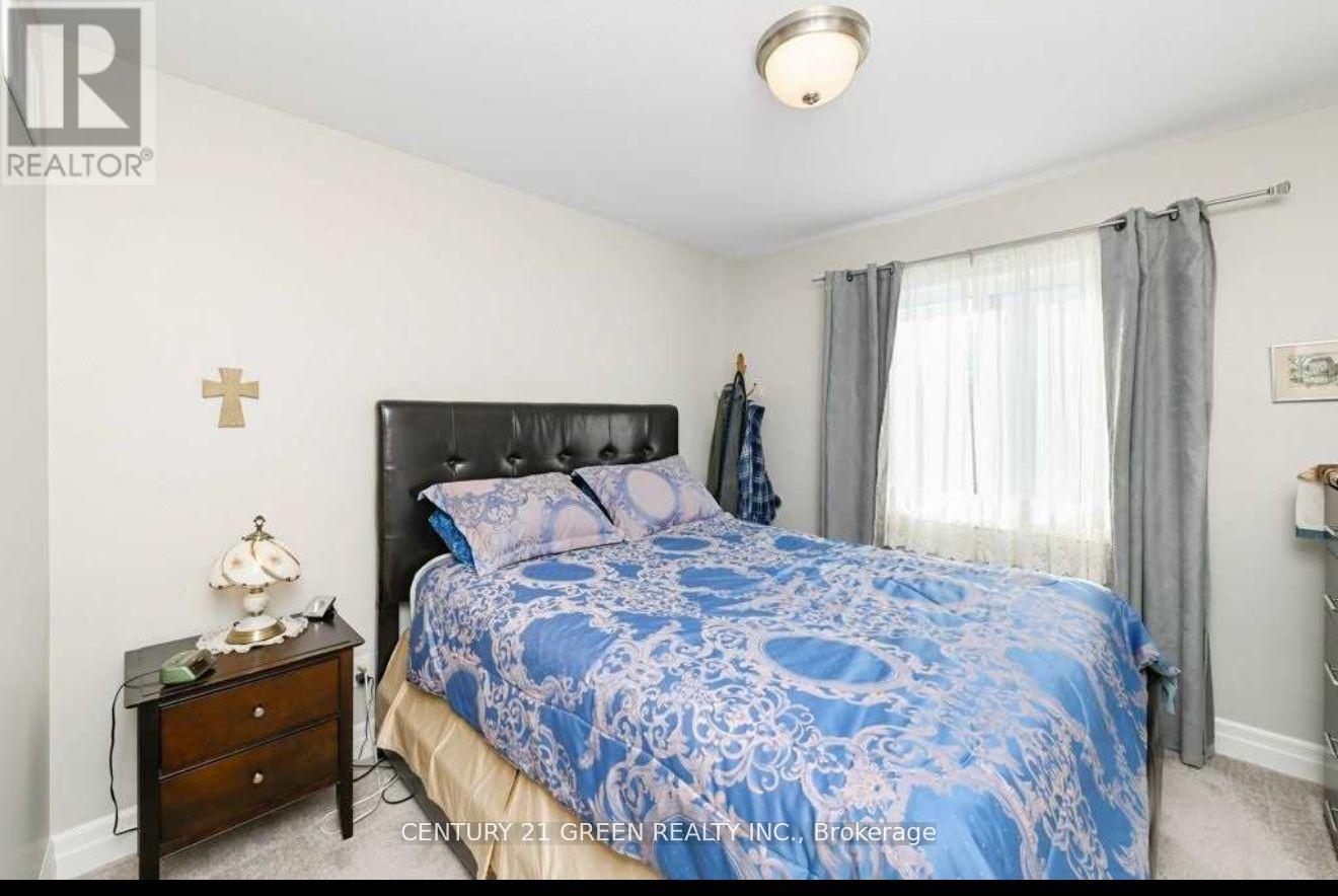 100 Spruce Gardens Court, Belleville, ON - Indoor Photo Showing Bedroom