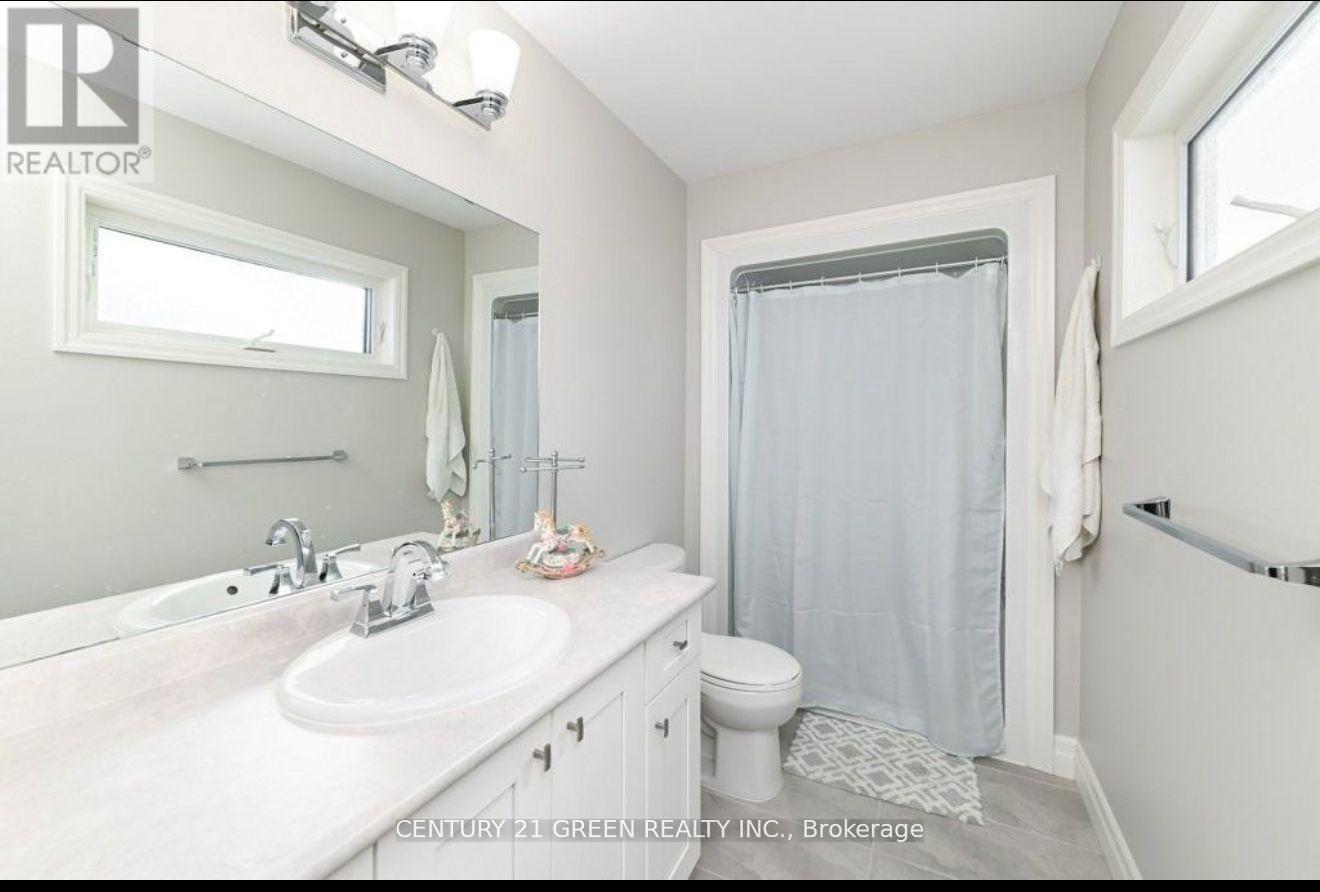 100 Spruce Gardens Court, Belleville, ON - Indoor Photo Showing Bathroom