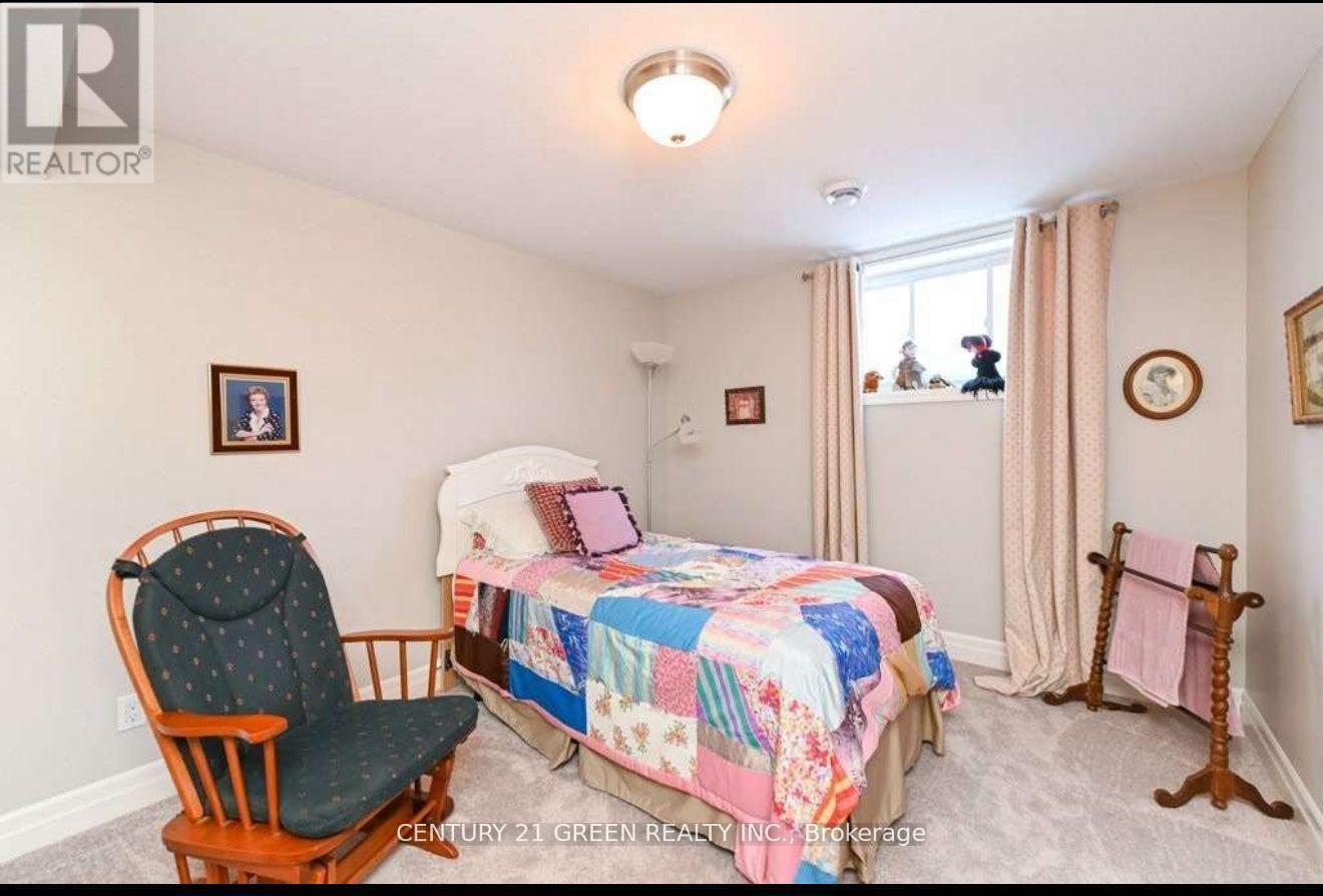 100 Spruce Gardens Court, Belleville, ON - Indoor Photo Showing Bedroom