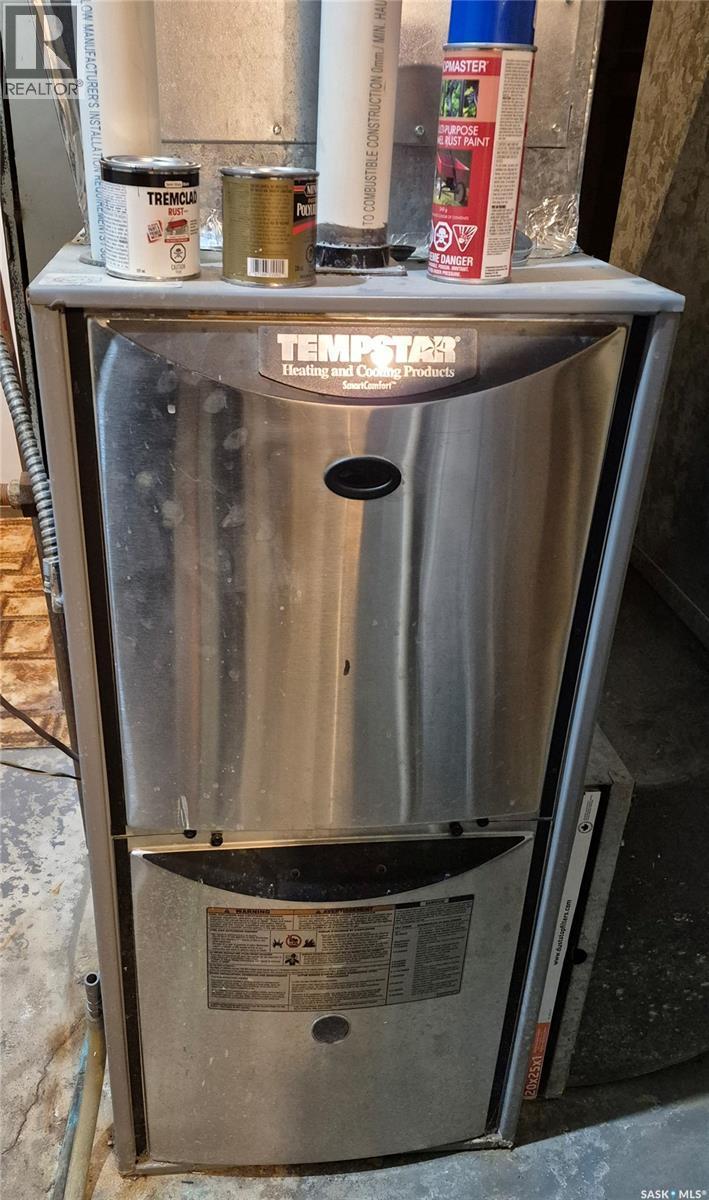 144 2Nd Street W, Ponteix, SK - Indoor Photo Showing Other Room