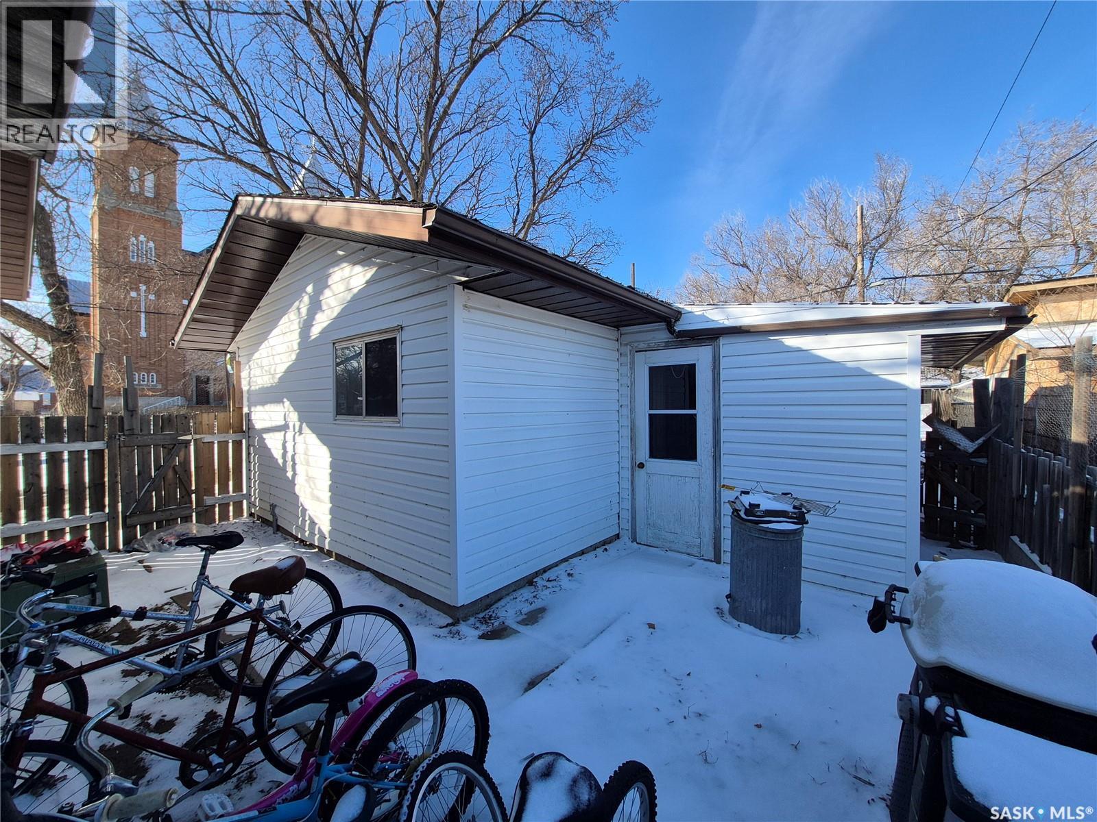 144 2Nd Street W, Ponteix, SK - Outdoor With Exterior