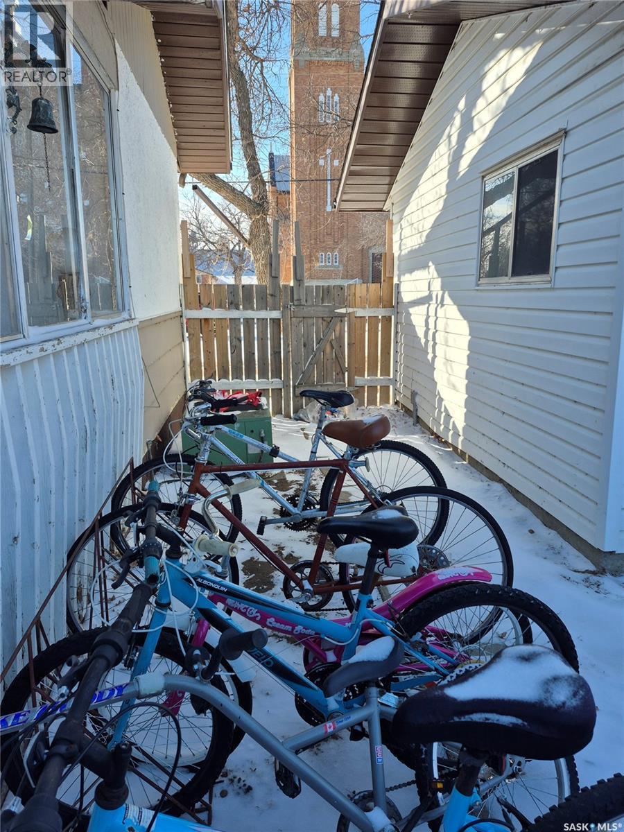 144 2Nd Street W, Ponteix, SK - Outdoor With Exterior