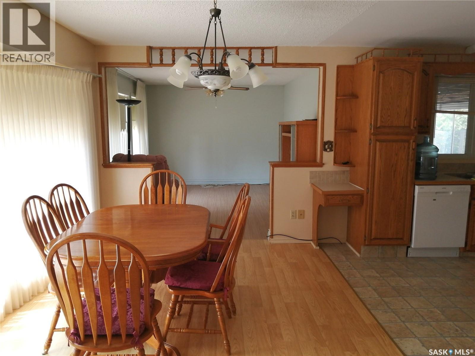 144 2Nd Street W, Ponteix, SK - Indoor Photo Showing Dining Room