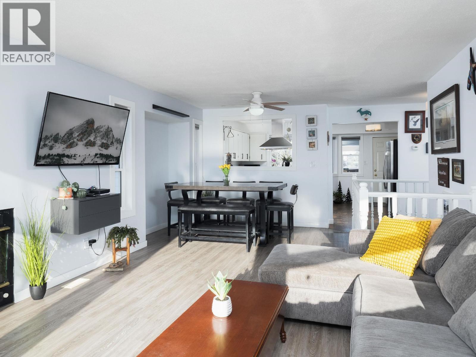4622 Giscome Road, Prince George, BC - Indoor Photo Showing Living Room
