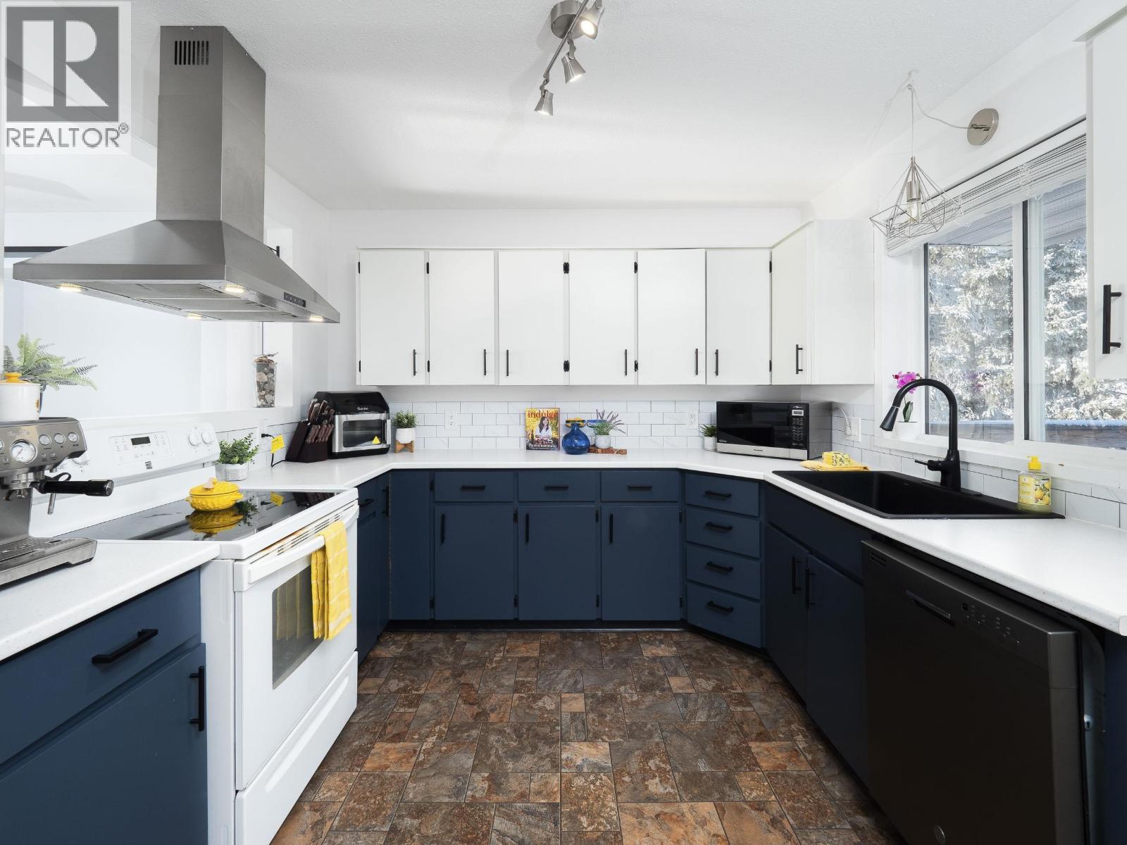 4622 Giscome Road, Prince George, BC - Indoor Photo Showing Kitchen
