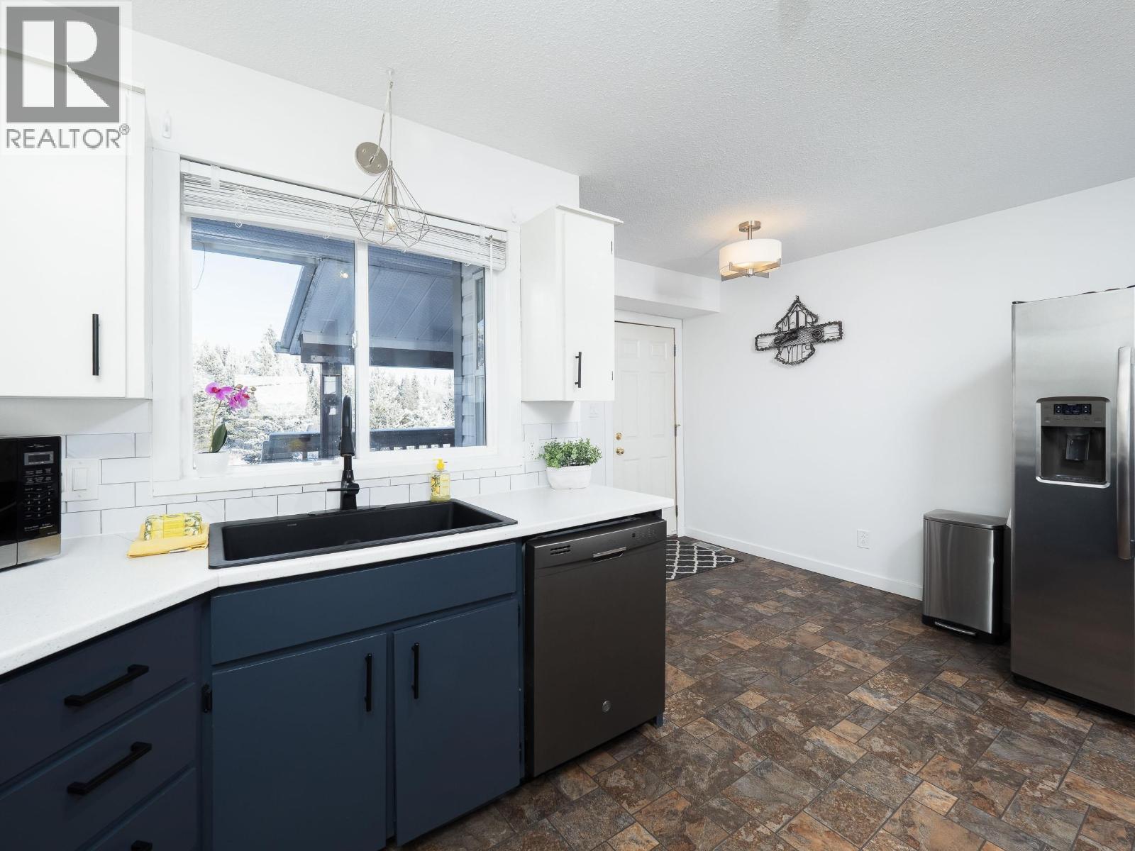 4622 Giscome Road, Prince George, BC - Indoor Photo Showing Kitchen