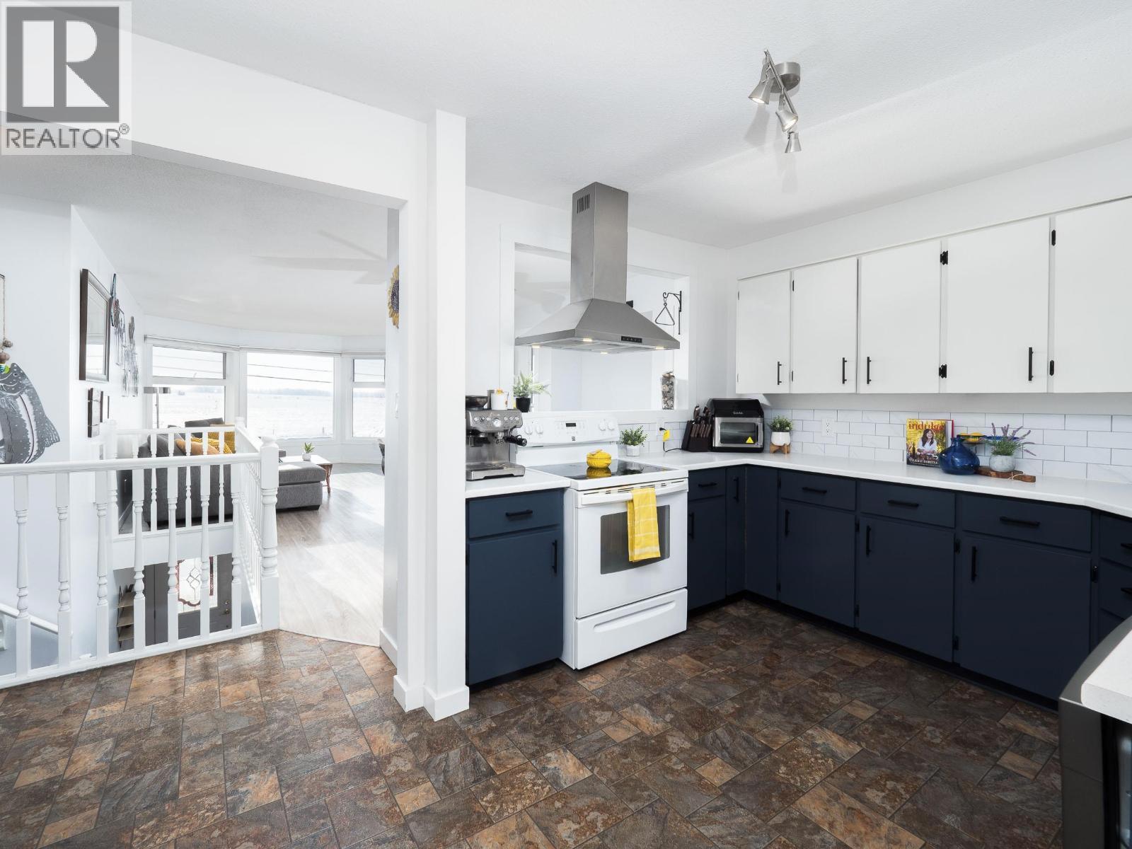 4622 Giscome Road, Prince George, BC - Indoor Photo Showing Kitchen