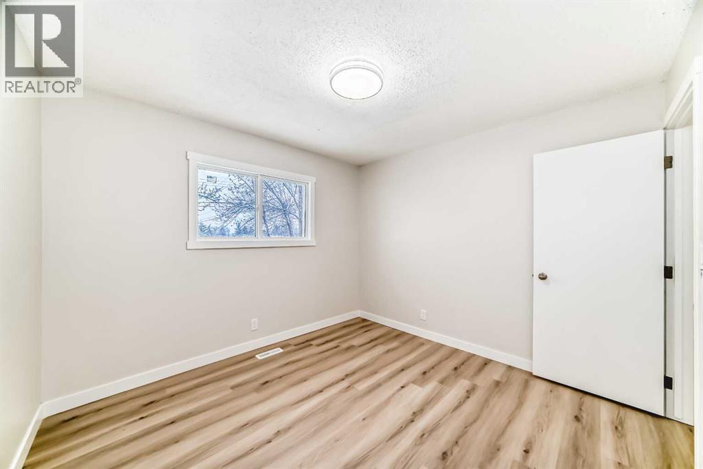 937 Marcombe Drive Ne, Calgary, AB - Indoor Photo Showing Other Room