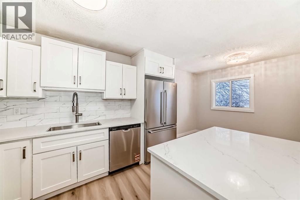 937 Marcombe Drive Ne, Calgary, AB - Indoor Photo Showing Kitchen