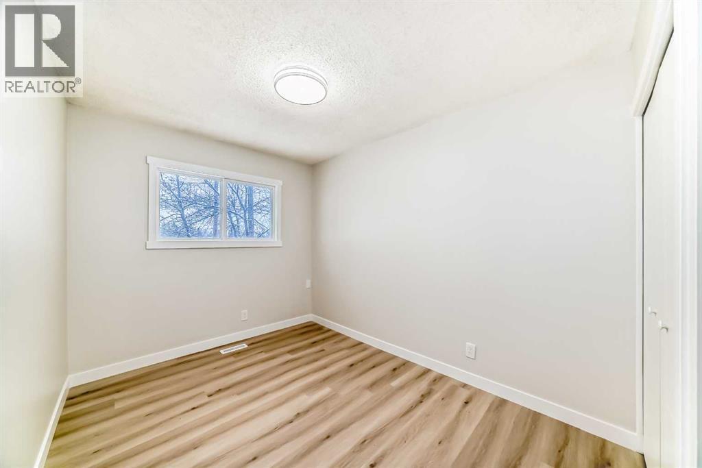937 Marcombe Drive Ne, Calgary, AB - Indoor Photo Showing Other Room