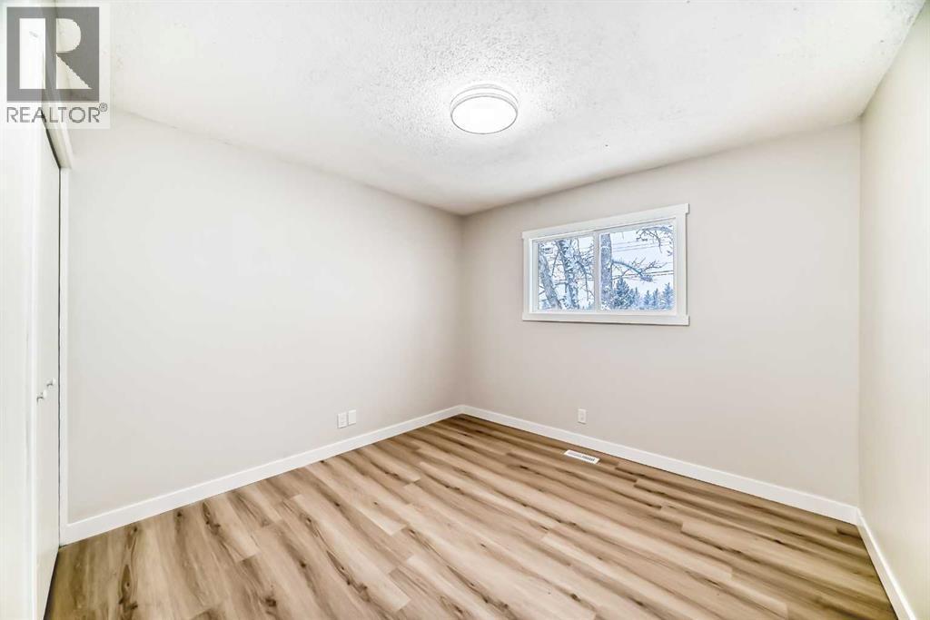 937 Marcombe Drive Ne, Calgary, AB - Indoor Photo Showing Other Room