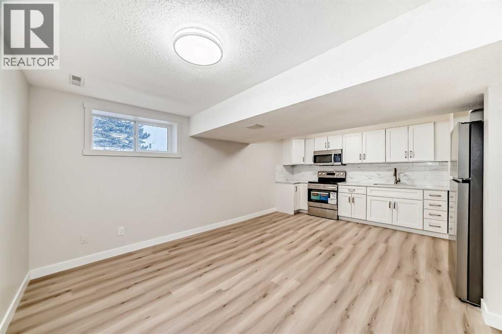 937 Marcombe Drive Ne, Calgary, AB - Indoor Photo Showing Other Room