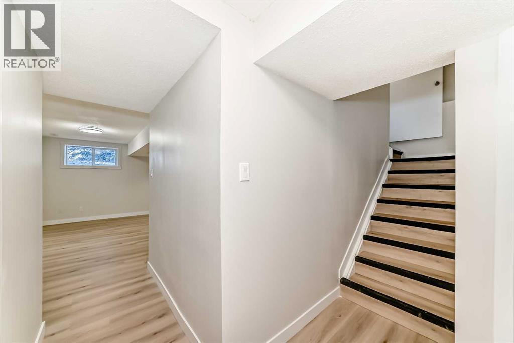 937 Marcombe Drive Ne, Calgary, AB - Indoor Photo Showing Other Room