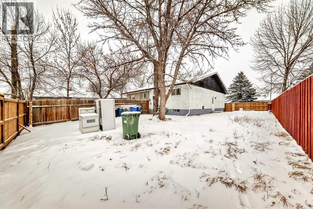 937 Marcombe Drive Ne, Calgary, AB - Outdoor