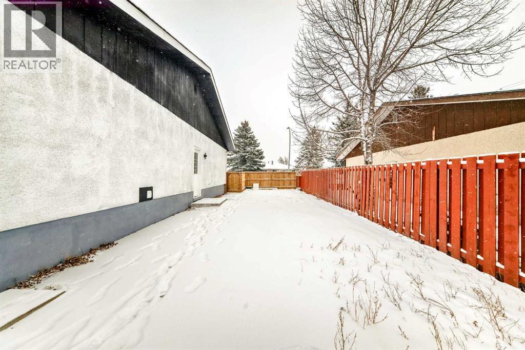 937 Marcombe Drive Ne, Calgary, AB - Outdoor